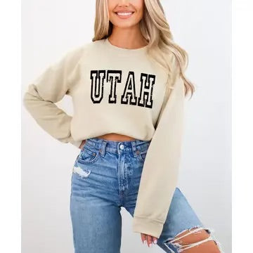 Gildan Utah Sweatshirt In Beige