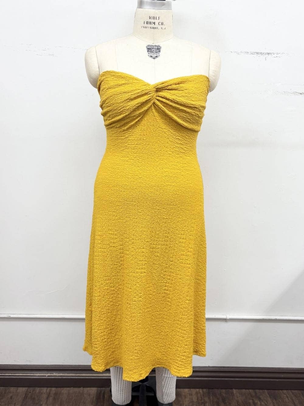 Plus Size Crinkled Knit Strapless Midi Dress 2