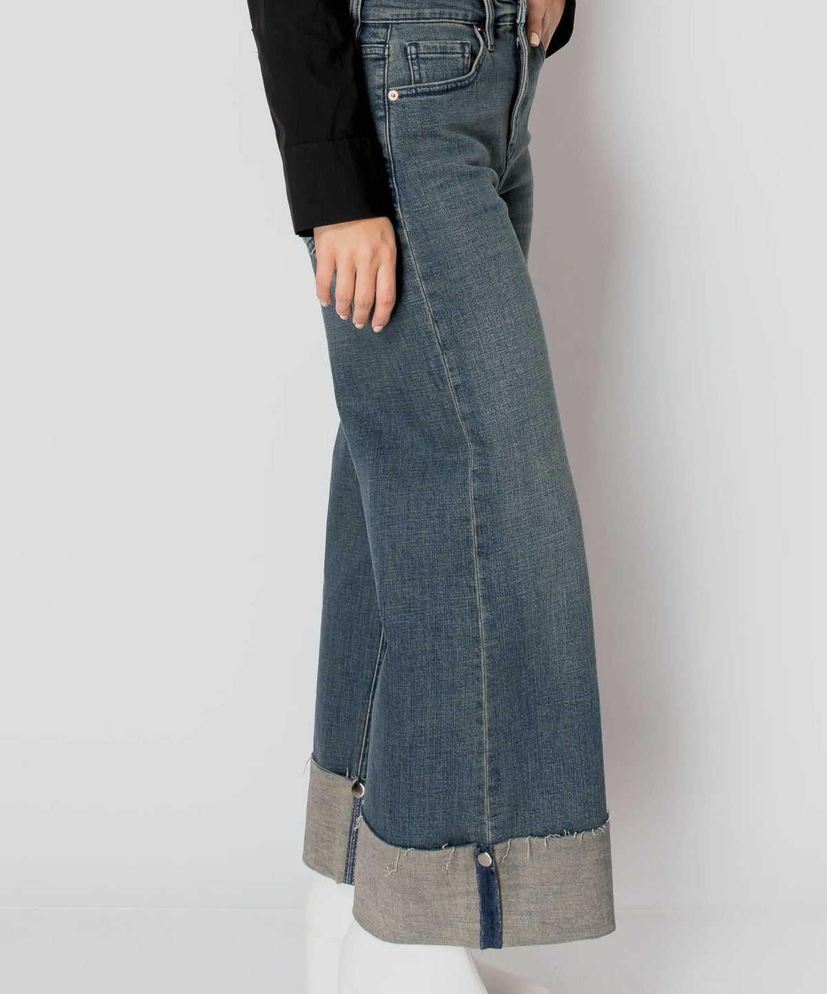 ARTEMIS VINTAGE Wide Legged Jeans