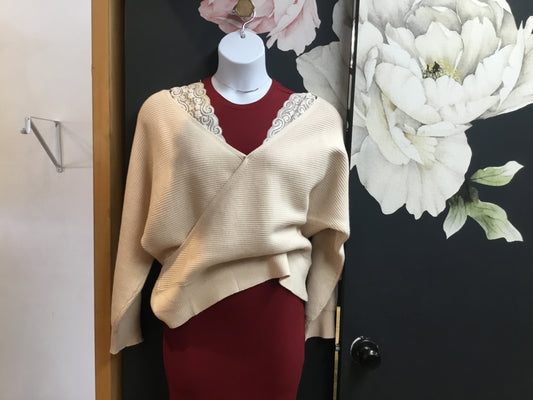 Davi & Dani v-neck with lace sweater