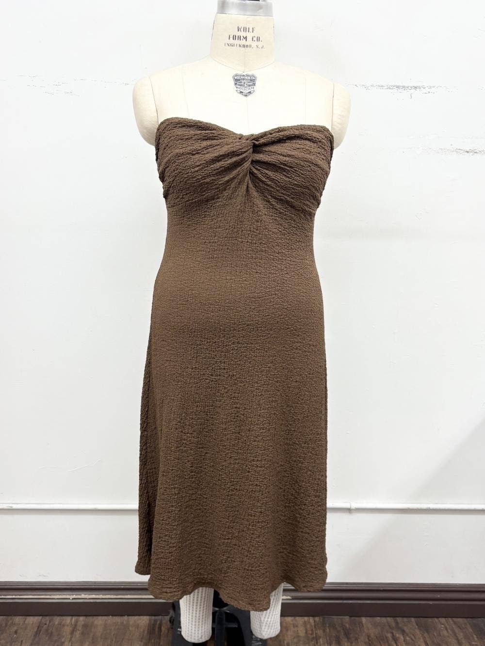 Plus Size Crinkled Knit Strapless Midi Dress 2