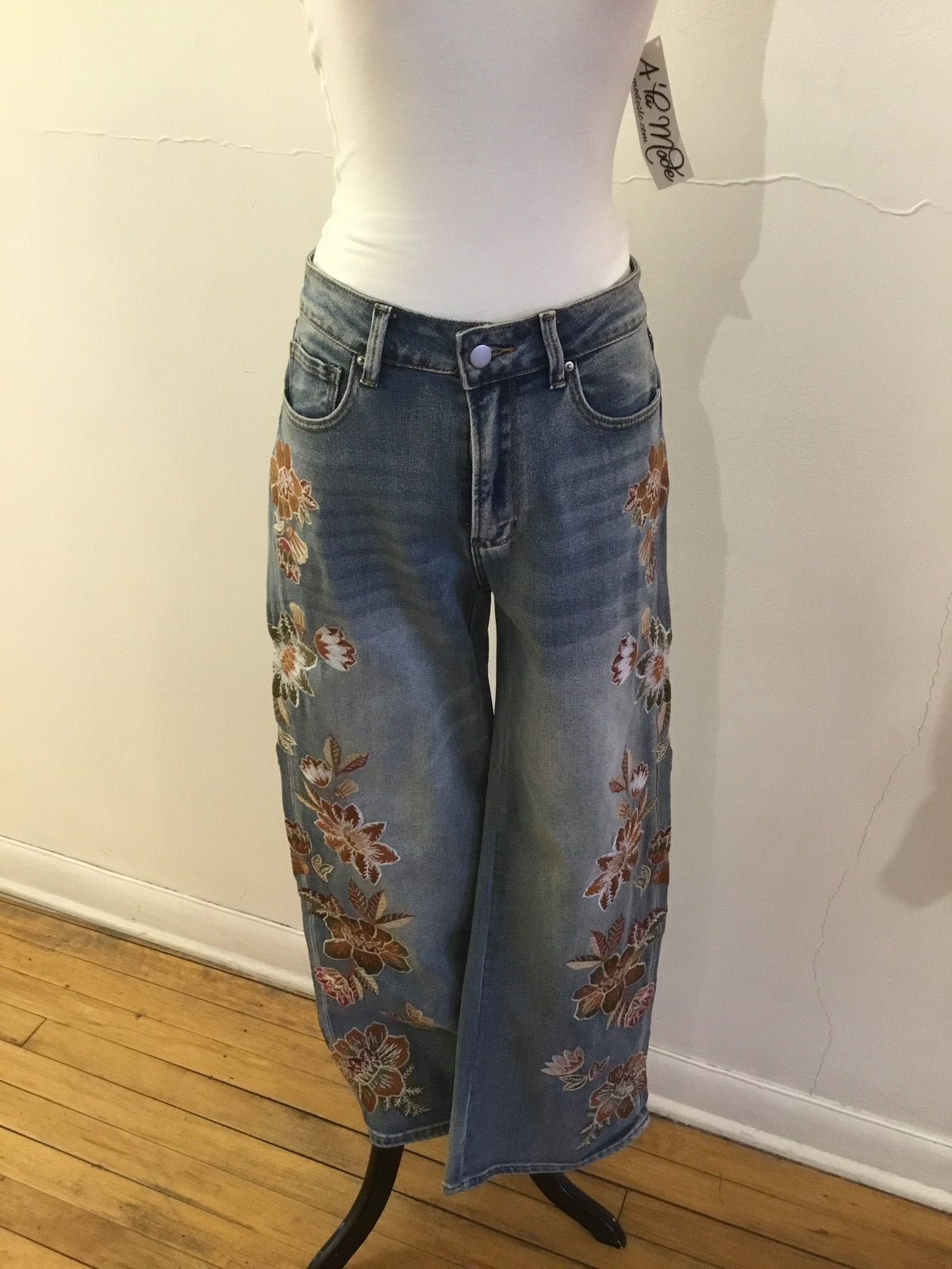blue b Flower Embroidered Jeans